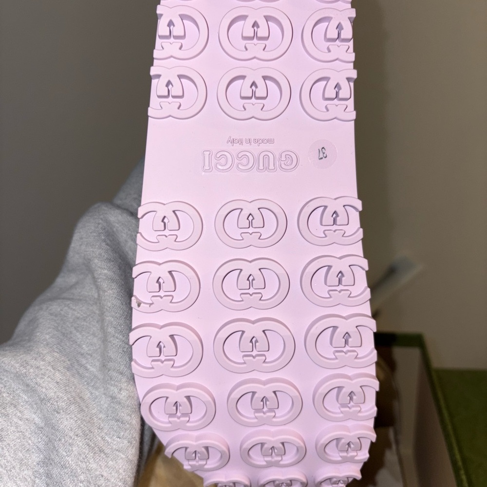 Gucci Women's Light Pink Sandals - Picture 4 of 5